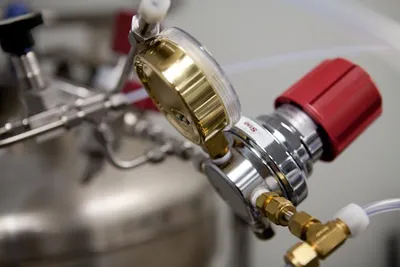 Gas pressure regulator on a stainless steel vacuum vessel